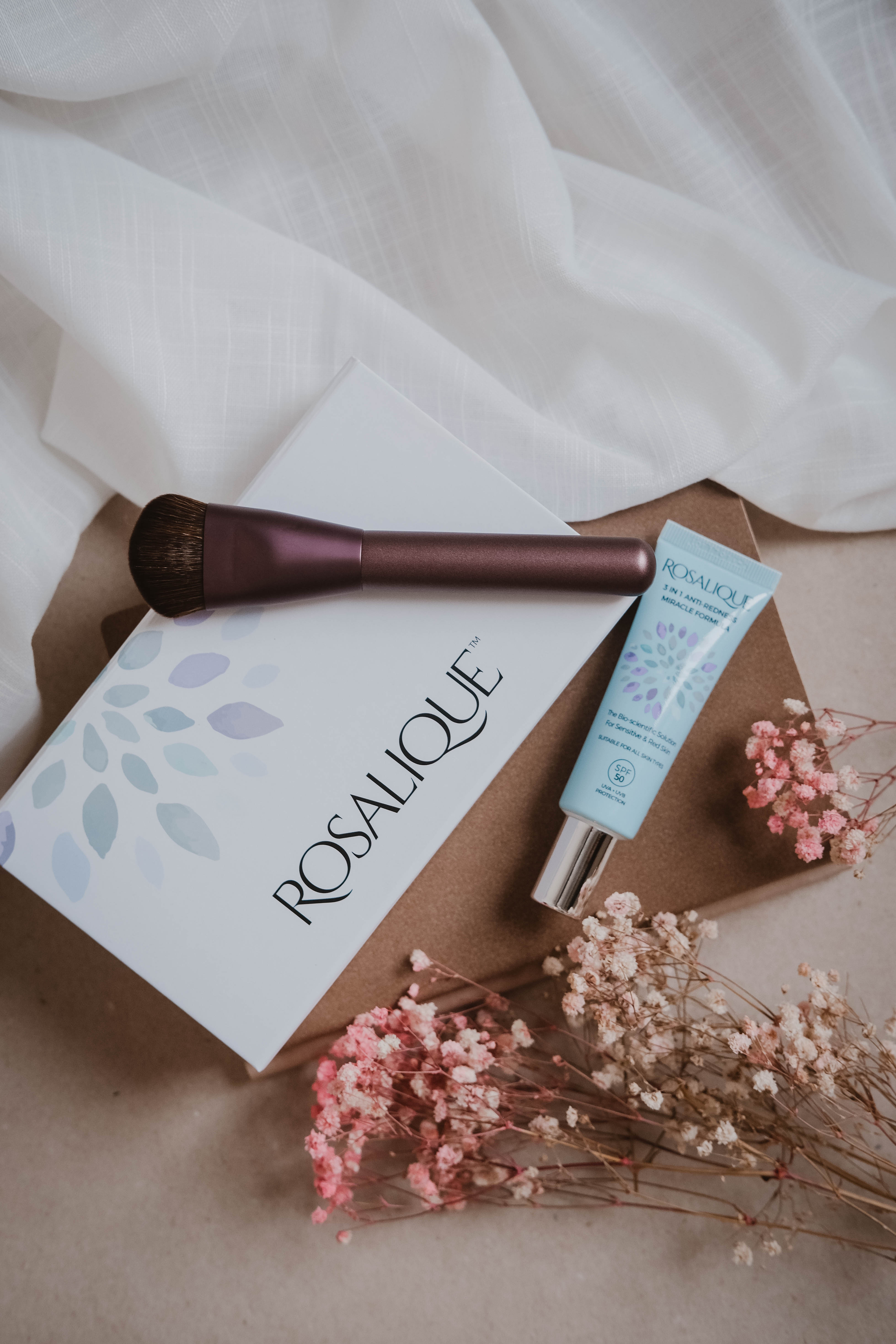 Rosalique Rosalique 3-i-1 Anti-Redness Miracle Formula i æske