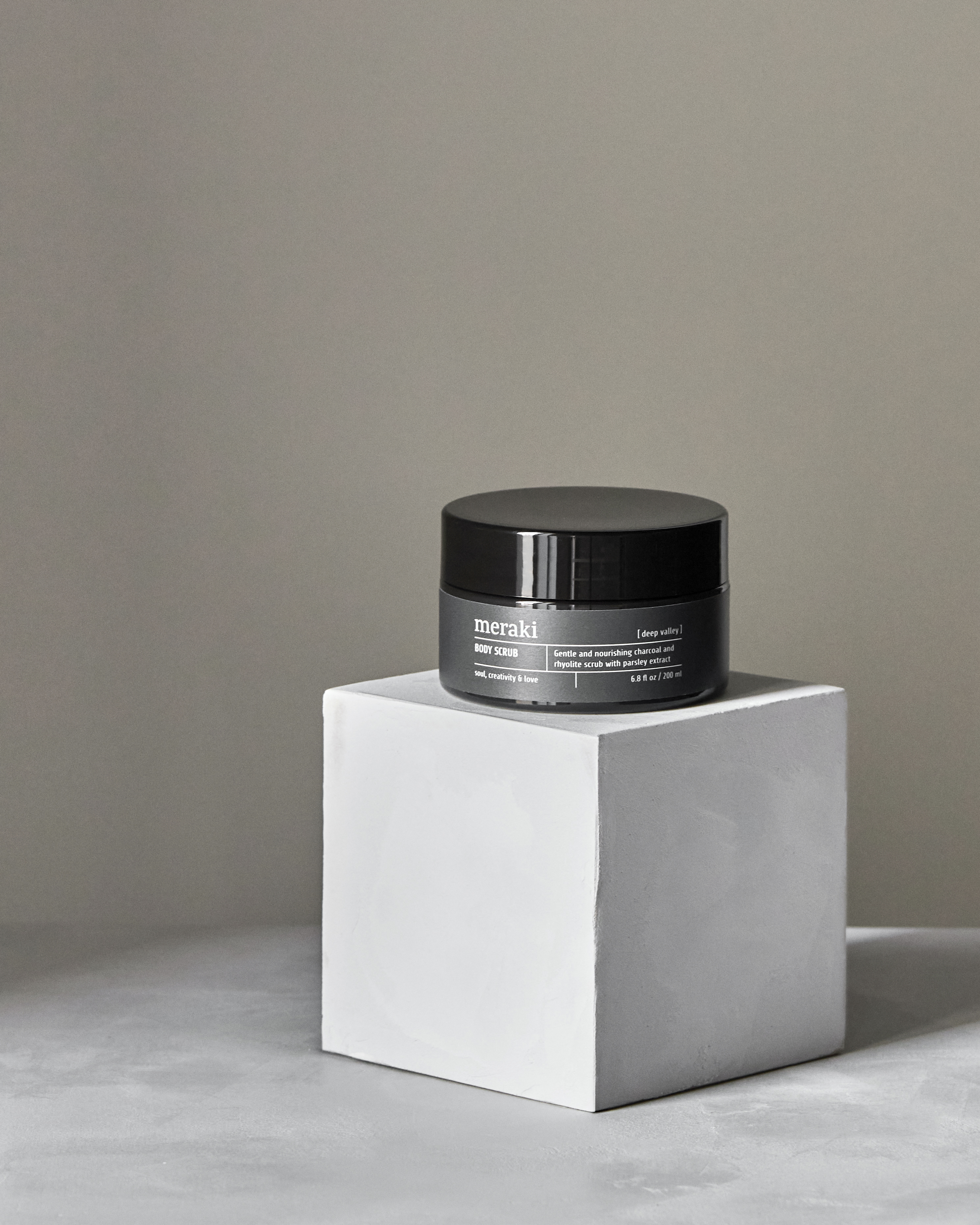 Meraki Charcoal Bodyscrub, Deep Valley